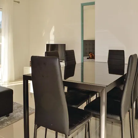 Сasa de vacaciones Two-bedroom Holiday In Figari *