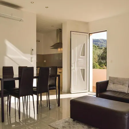 Сasa de vacaciones Two-bedroom Holiday In Figari *